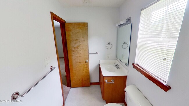 Building Photo - 1043 Shirley Dr