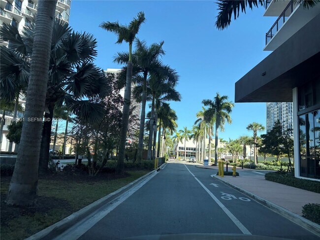 Building Photo - 5252 NW 85th Ave