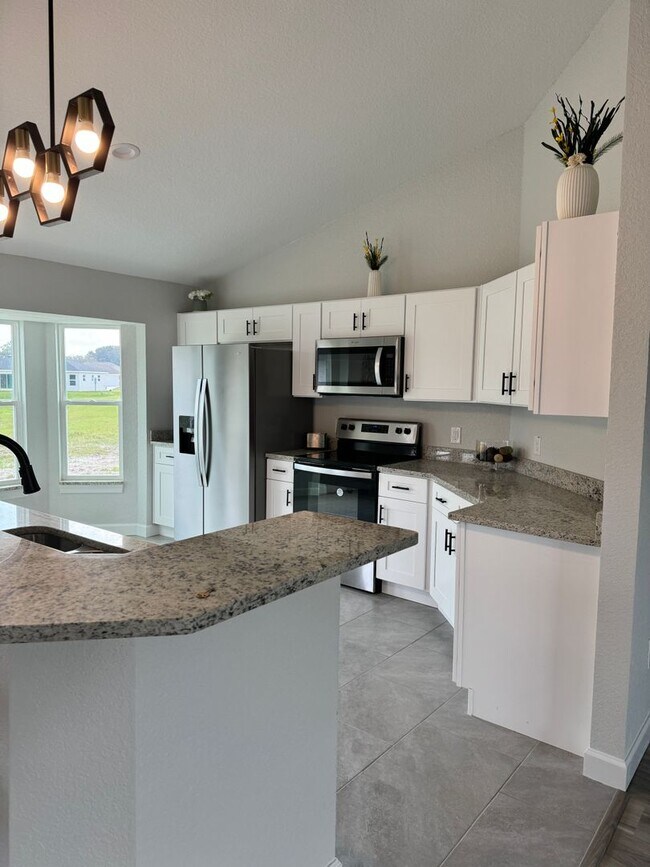 Building Photo - GORGEOUS 3BR/2BA Home! Huge Open Floor Plan NO APPLICATION FEE!