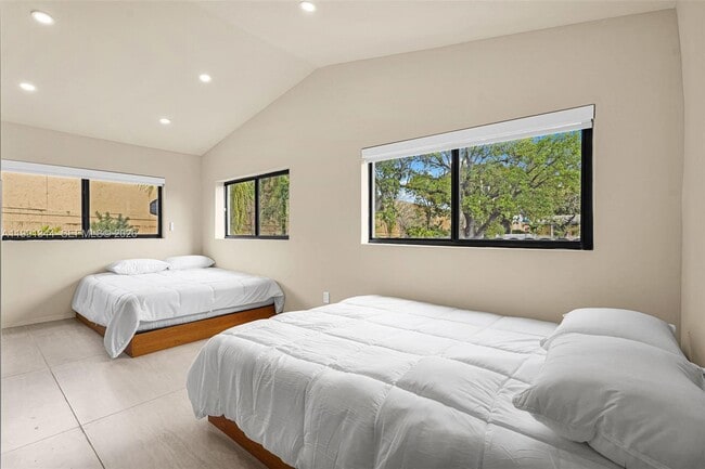 Building Photo - 4721 NW 6th Ave