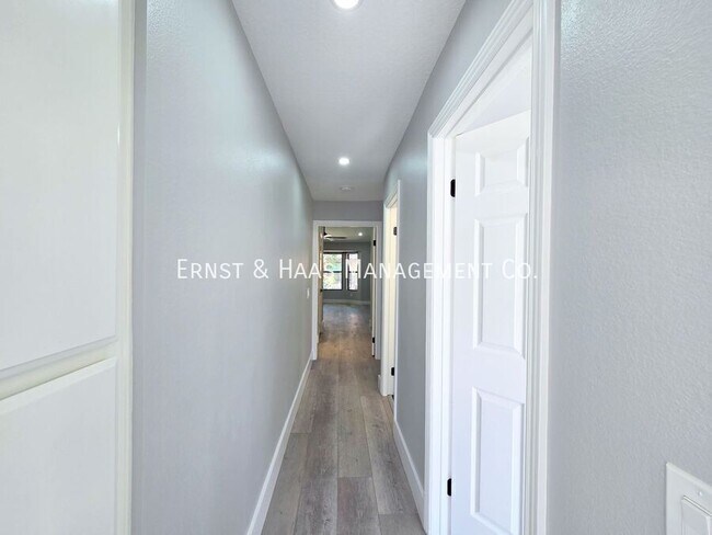 Building Photo - 16810 Picadilly Ln