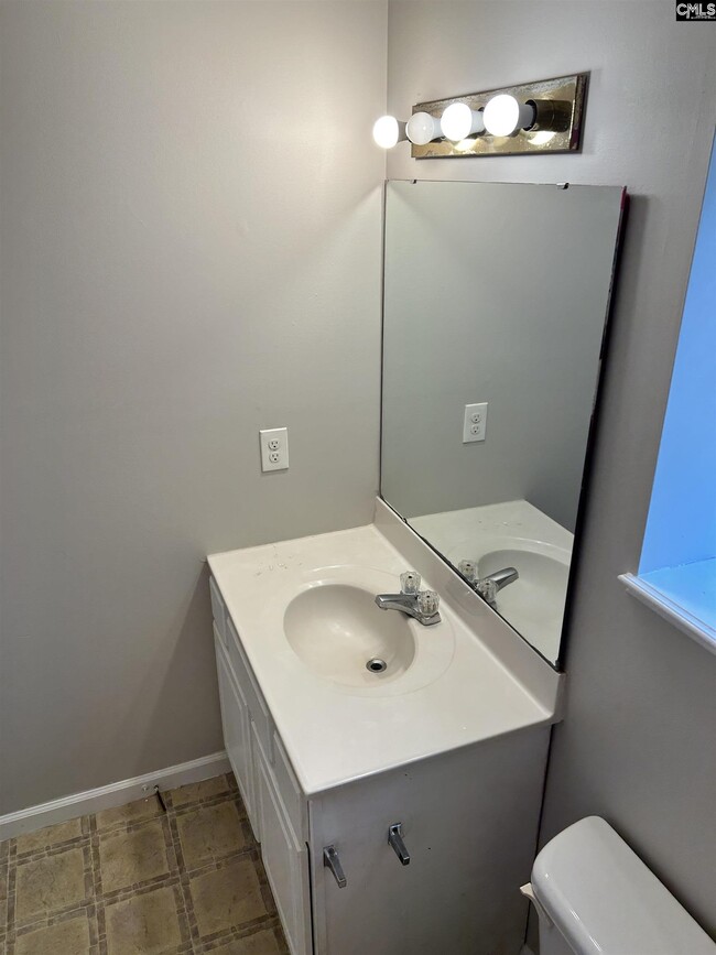 Building Photo - 122 Curvewood Rd