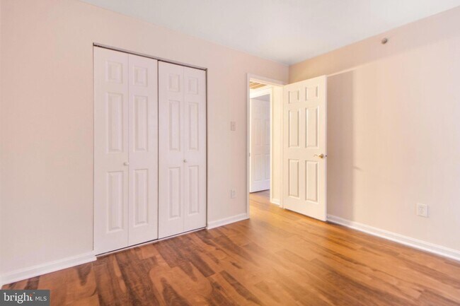 Building Photo - 4 Banyan Wood Ct