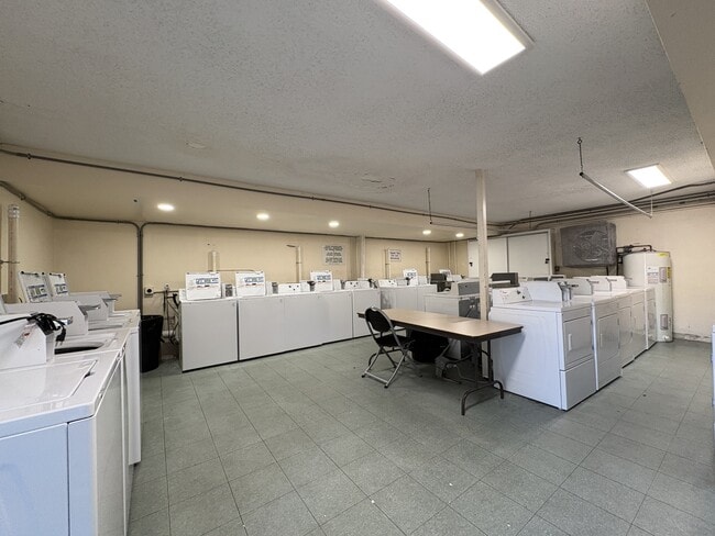 Building Photo - 3325 Arpt Rd S