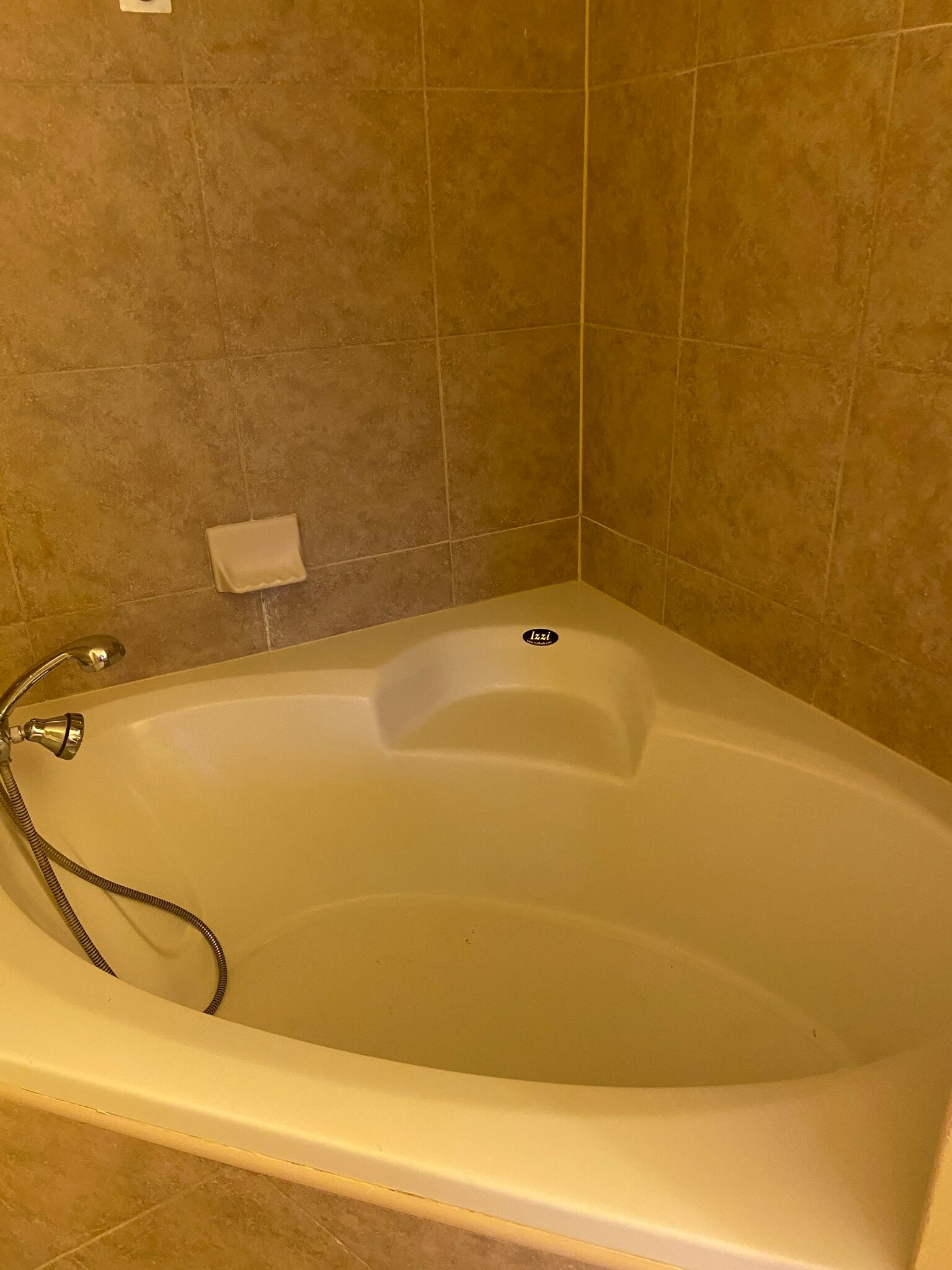 bath master upstairs - 121 Melissa Pl