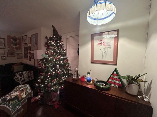 Primary Photo - 1971 W Lamar St