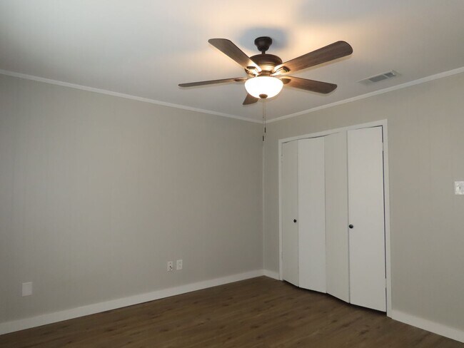 Building Photo - 10556 Twin Oaks Dr