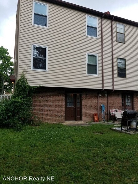 Building Photo - 13085 Blakeslee Dr