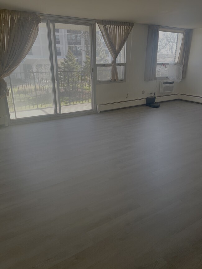 Building Photo - 9009 W Golf Rd