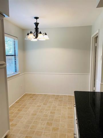Building Photo - 3831 Crestpark Dr