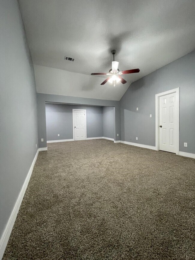 Building Photo - 711 Chaseway Dr
