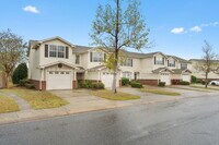 Building Photo - 747 Majestic Dr
