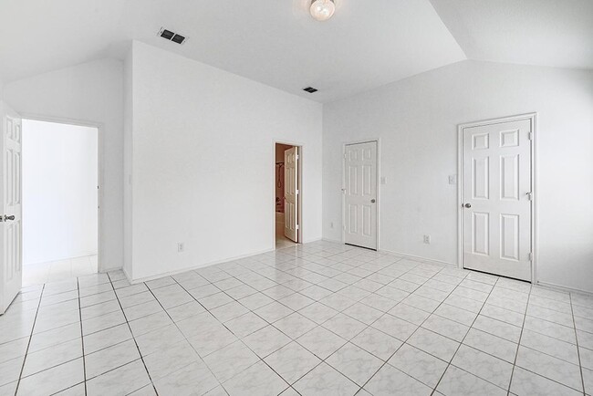 Building Photo - 2710 Logan Dr