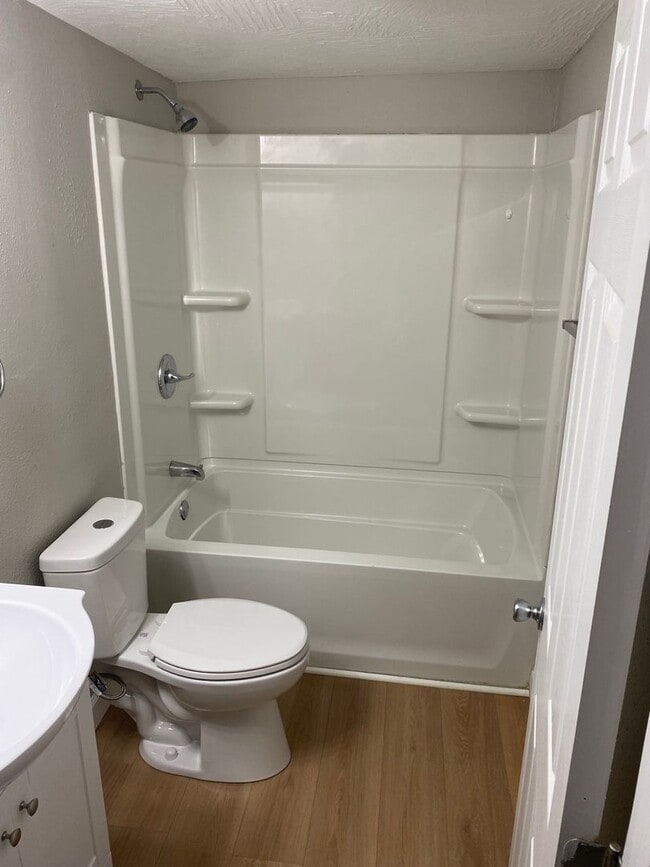 Building Photo - Fully Remodeled 2-Bedroom Home Near Grant ...