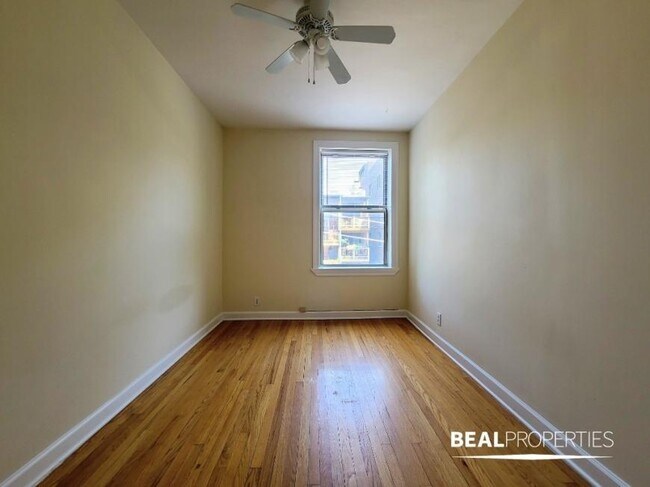 Building Photo - 1 bedroom in CHICAGO IL 60657