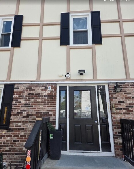 Entrance for 14 section - 6 Carver St