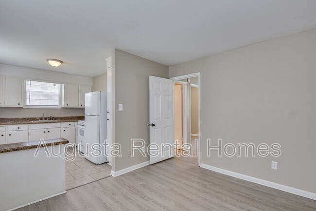 Building Photo - 323A Verdery Dr