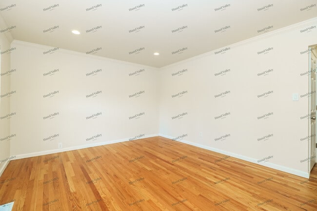 Building Photo - 406 Cardiff Ln