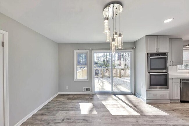 Building Photo - 2764 Veltre Pl SW