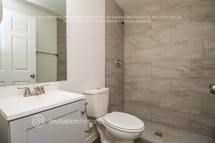 Building Photo - 1562 W Carol Ave