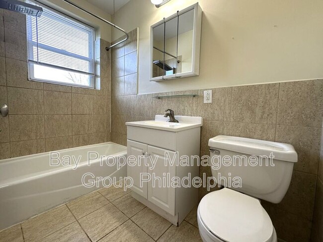 Building Photo - 437 W School House Ln