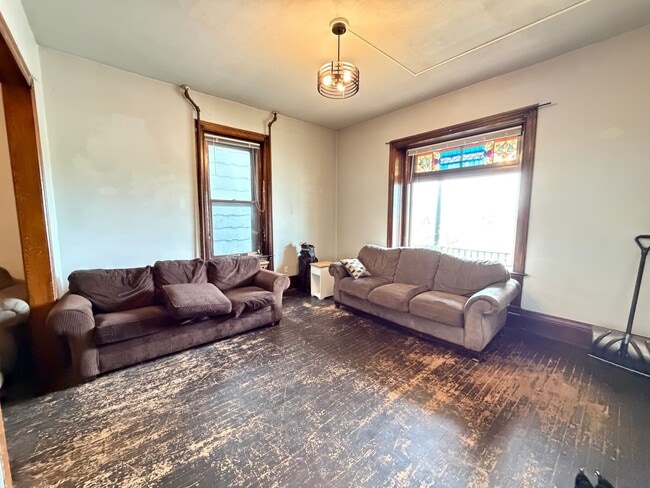 Building Photo - Large 3 Bedroom Open July 1st!