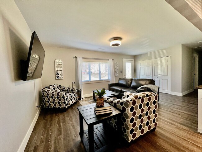 Building Photo - Quaint 4 Bedroom furnished Ranch Home in Mason Ohio