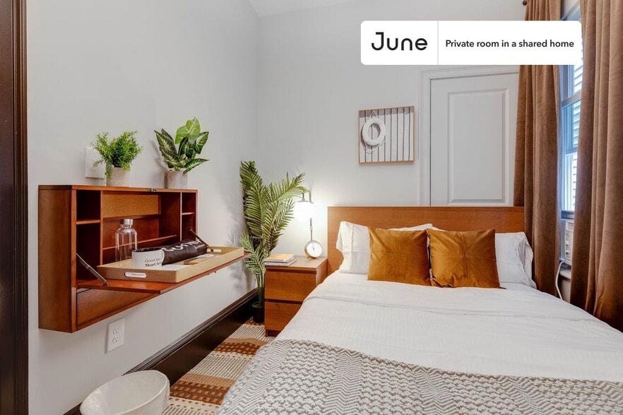 Building Photo - Room in Shared 3 bed/1 bath home in South Boston