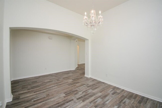 Building Photo - 22211 Weller Oaks Dr