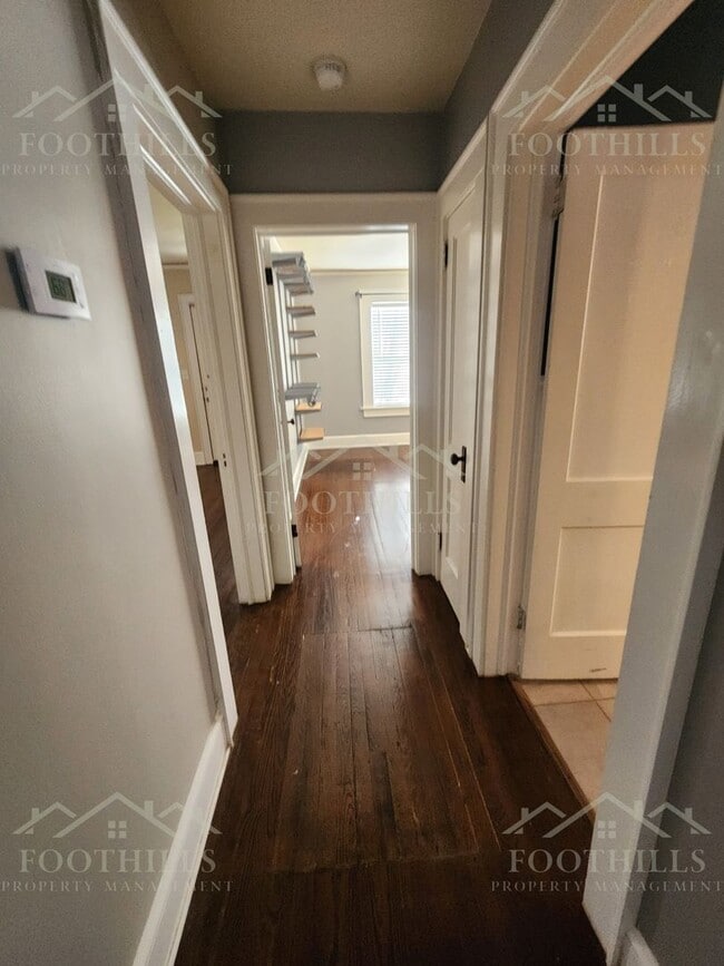 Building Photo - 709 E Calhoun St