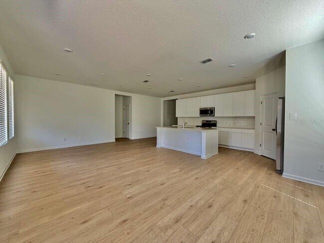 Building Photo - 5111 Natalia Dr