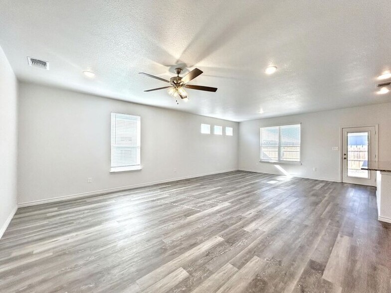 Building Photo - 866 Freedom Cir
