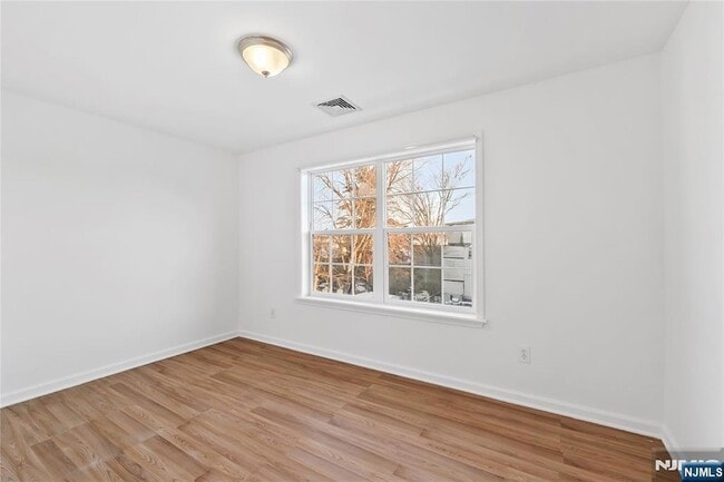 Building Photo - 110 Redwood Ave