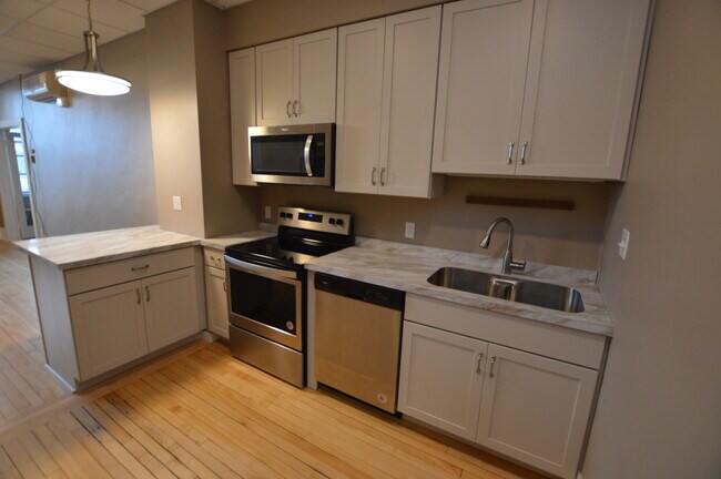 Updated kitchen - 604 Main Ave