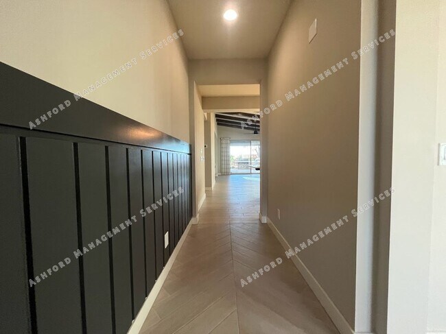 Building Photo - BEAUTIFUL 3 BEDROOM 2 BATHROOM HOME IN PEORIA