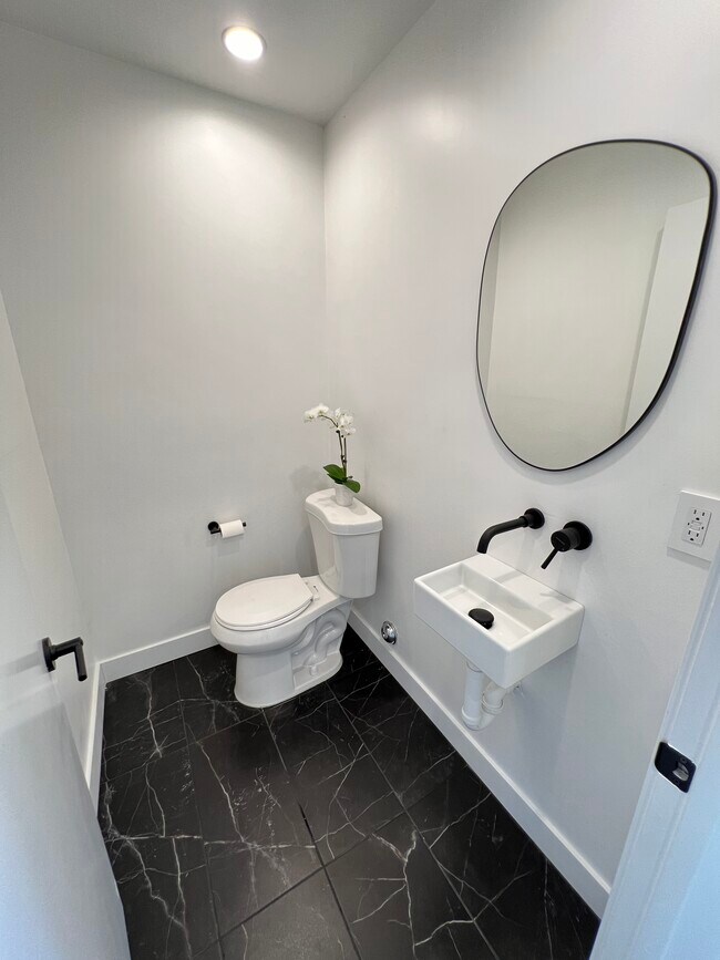 Building Photo - 1863 Burleson Ave