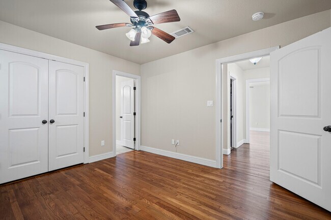Building Photo - 2609 Benbrook Blvd
