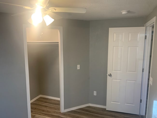 Building Photo - 470 Fieldcrest Dr