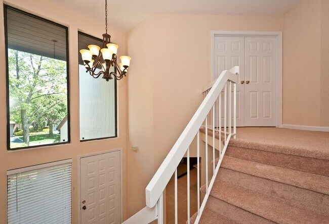 Building Photo - 90 Foxwood Dr