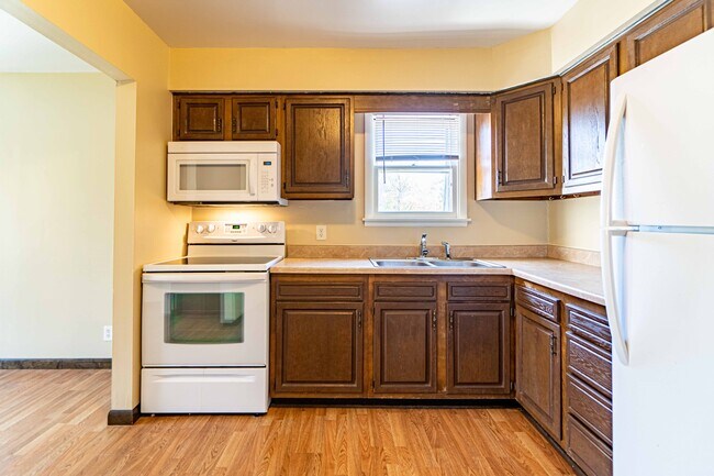 Building Photo - 1515 Golfview