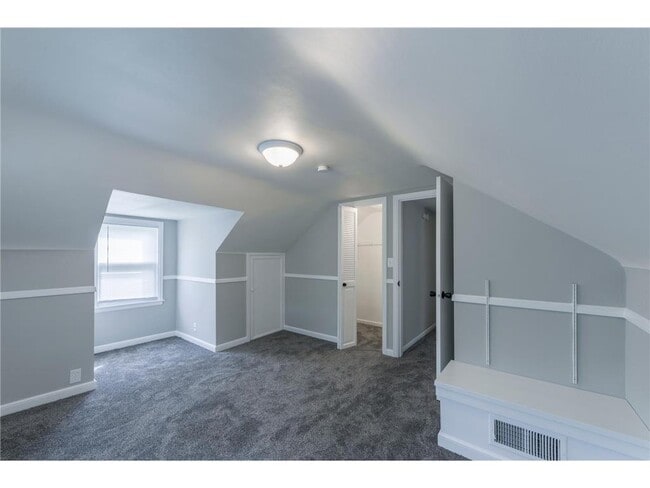 Building Photo - 11020 W River Rd