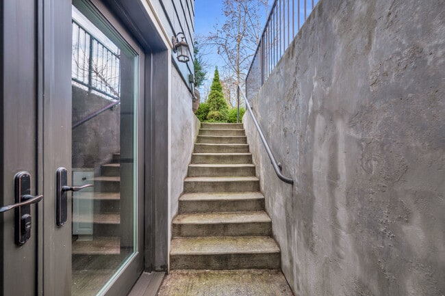 Building Photo - 1718 N 21st St