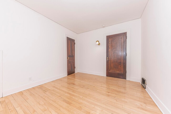 Building Photo - 1324 Wells St