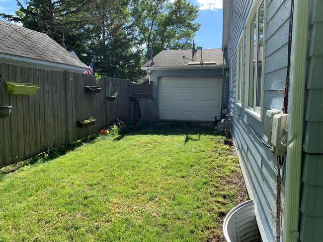 Building Photo - 3 Bed, 2 Bath Home in North Fargo with a Fenced in Yard!