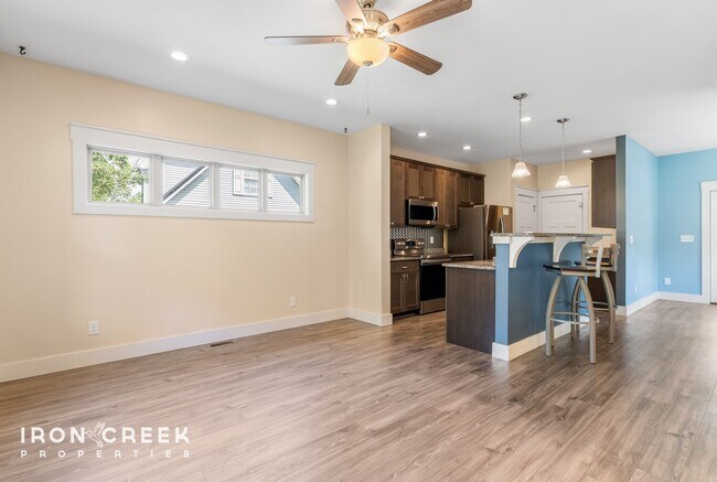 Building Photo - Modern Three-Bedroom Home with Screened Po...
