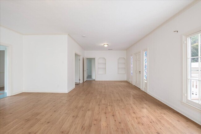 Building Photo - Emmet Terrace Triplex