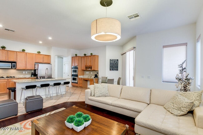 Building Photo - 2037 W Periwinkle Way