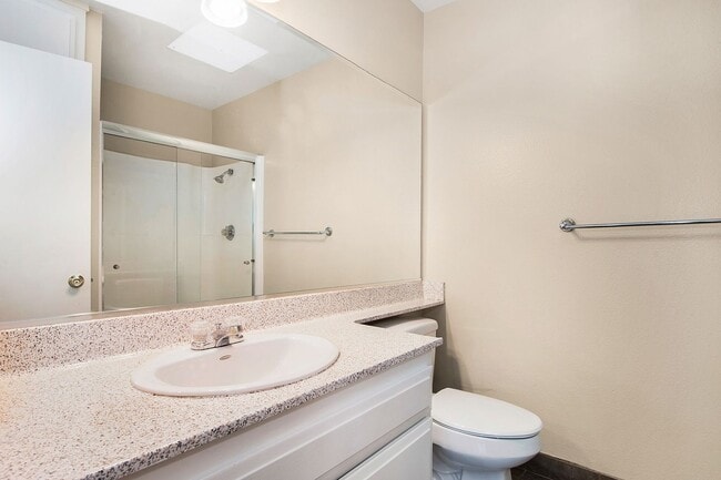 Building Photo - Live by the Lakeside -  Upgraded Spacious TOWNHOME in Lakeside Park