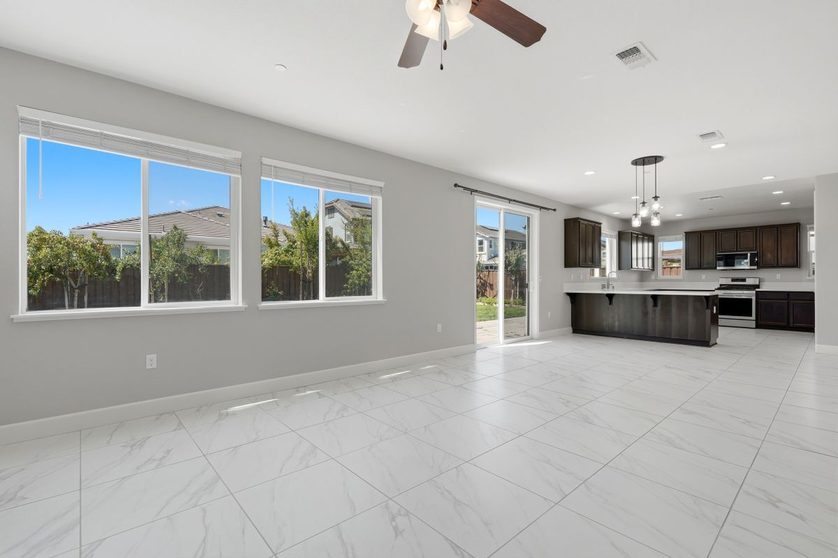 Building Photo - 453 Diamond Peak Ln