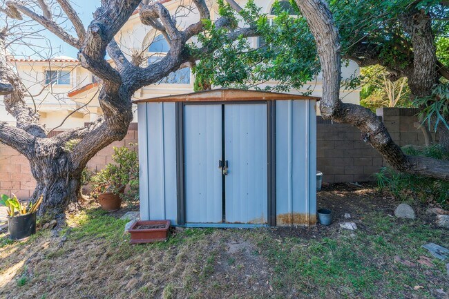 Building Photo - Cozy Redondo Beach Rental